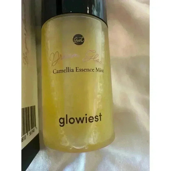 Glowiest Dream Glow Camellia Essence Mist 35 ml / 1.18 fl oz - Picture 3 of 6